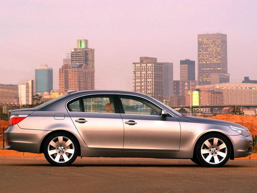  BMW 545i Sedan 2003 года  (ZA) (фото 4 из 7)